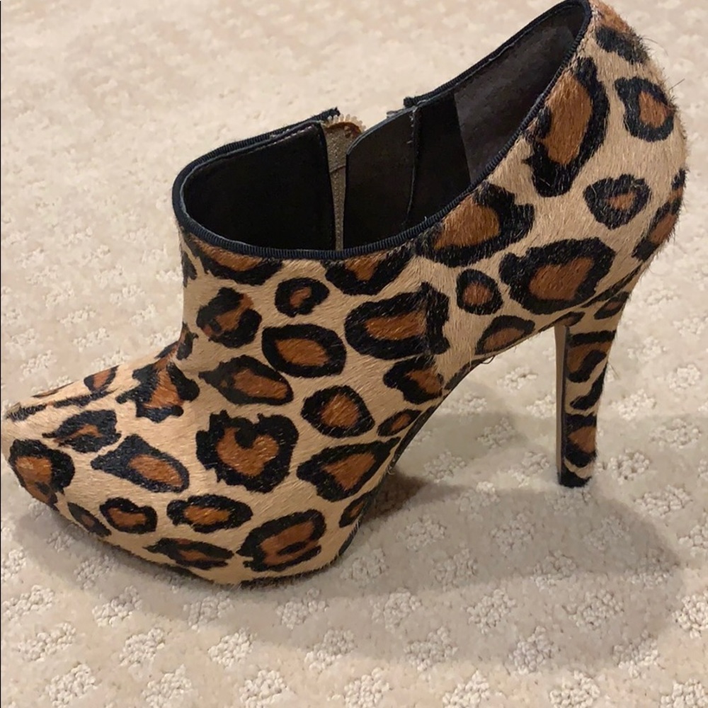 Sam Edelman Size 9 Leopard Bootie